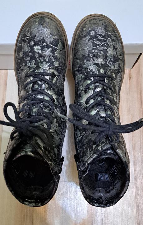 Topanky, workery, graceland,33