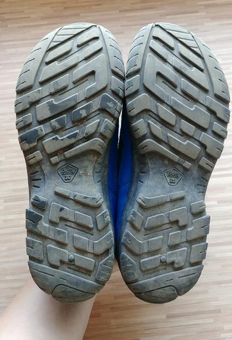 Modre turisticke topanky, 32