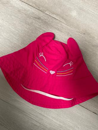 Klobúk na gumičku, 104