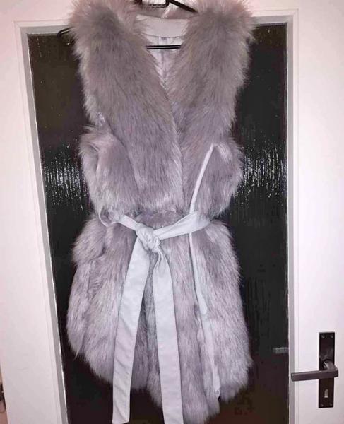 Čo sa hodí k týmto šatám?