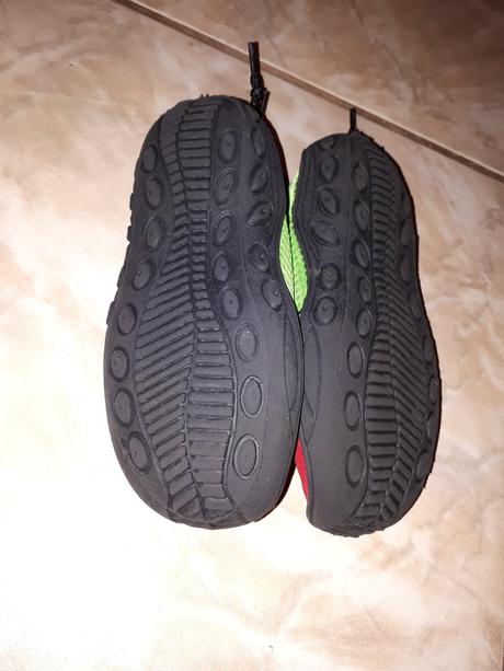 Topánočky do vody, 28