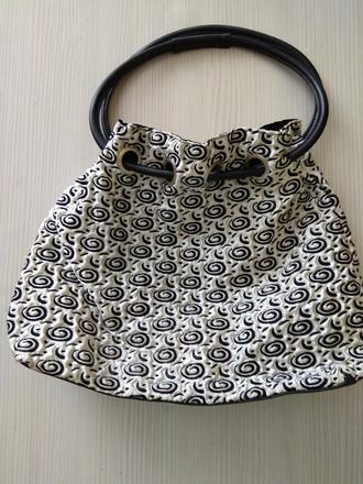 Čierno biela kabelka, avon