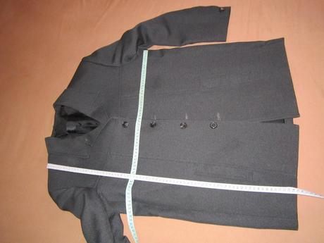 1570. tm. šedý oblek, 46