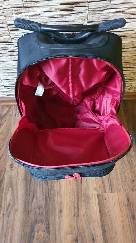 Skolska taska nikidom,