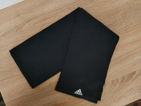 Čierny adidas šál, adidas