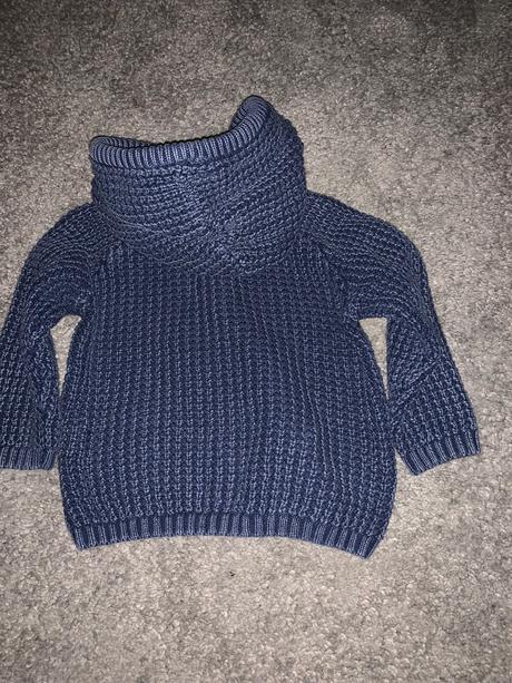 Sveter reserved, reserved,74