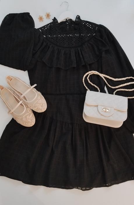 Asos design romantické čierne šaty s volánmi, 42