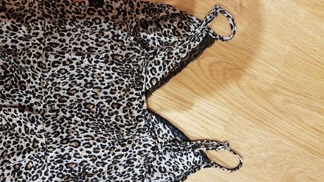 Tigrované šaty v. s, s