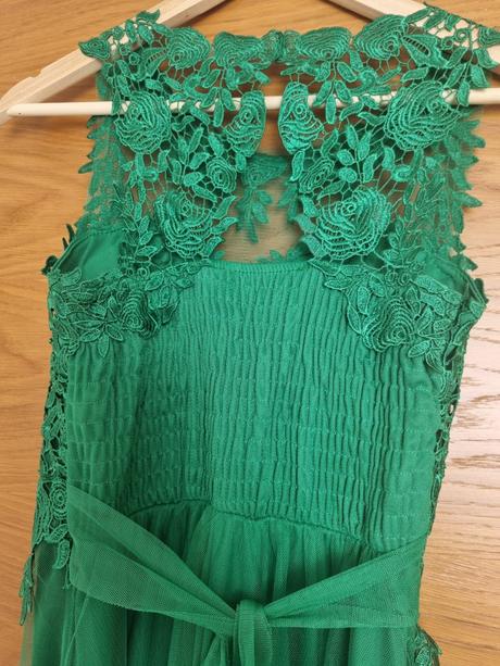 Čipkové spoločenské šaty, 