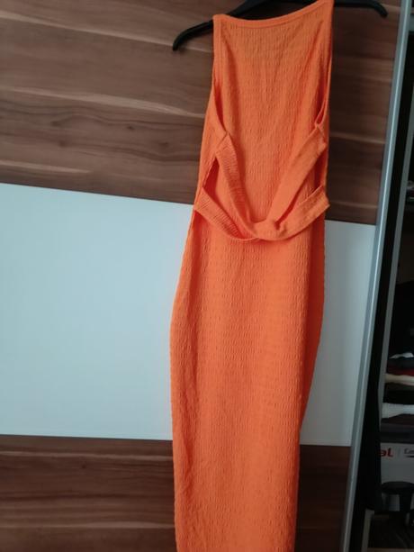 Predám veľmi pekné šaty veľkosť s, s