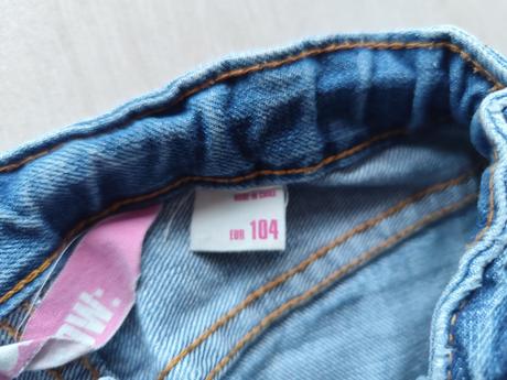 Predám dievcensku riflovu sukňu, 104