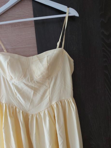 Žlté šaty, s