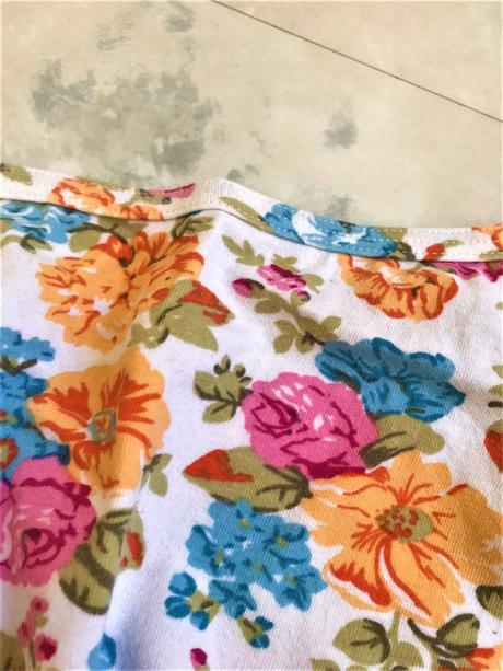 Kvetované tielko, m