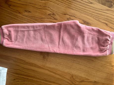 Dievčenské tepláky, 116