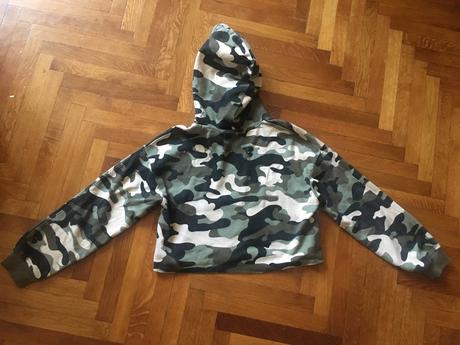 Maskacova krátka mikina m, bershka,m