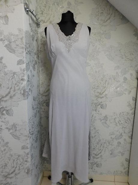 Velmi pekne kvalitne saty, 40