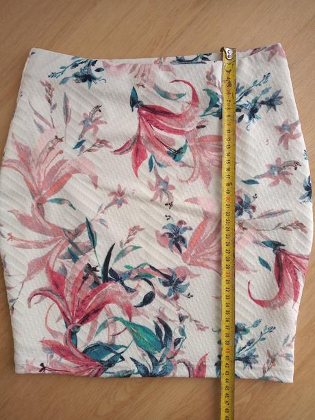 Kvetovaná sukňa, amisu,36