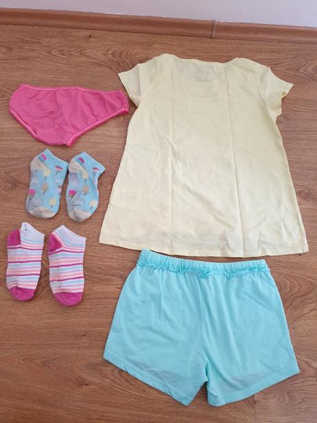 Letný balík - tričko, kraťase, ponožky, nohavičky, 122–134