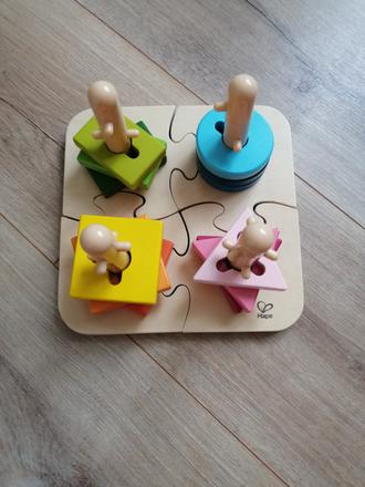 Nastrkovacia hra a puzzle, nastrkovačka hape tvary, 