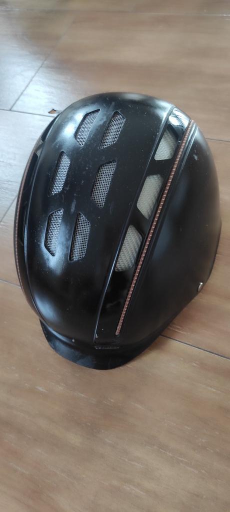 Prilba na koňa, casco