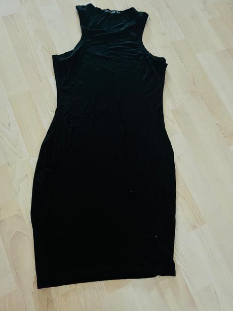 Cierne elasticke  saty, s