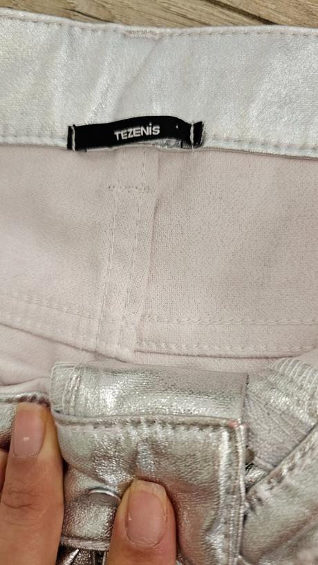 Strieborne nohavice, tezenis,s