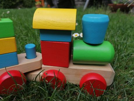Drevený vláčik s nastrkovacimi kockami, 