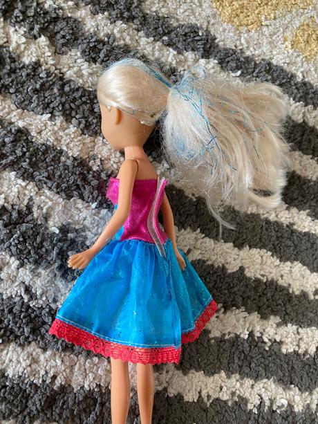 Bábika s modrým pramienkom, 