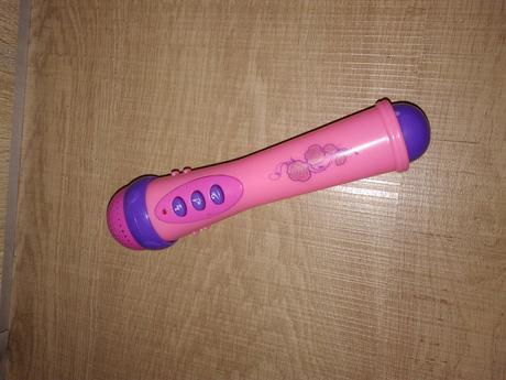 Hračky so zvukom(piano,mobil, mikrofón,trúbka)), 