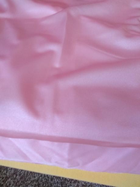 Krasny ružovy dederon, 