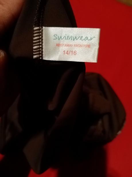 Dámsky vrch plaviek alebo aj top, 42