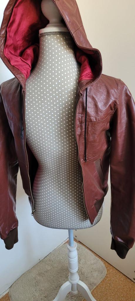 Kožená bunda s kapucňou, superdry,36