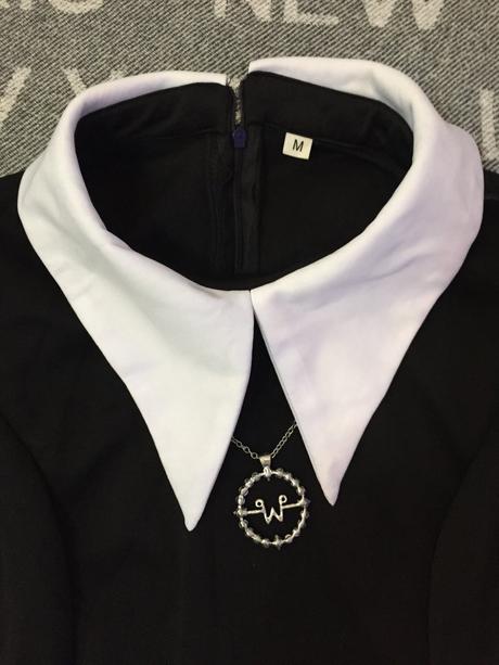 Damsky kostym wednesday a vec m, 