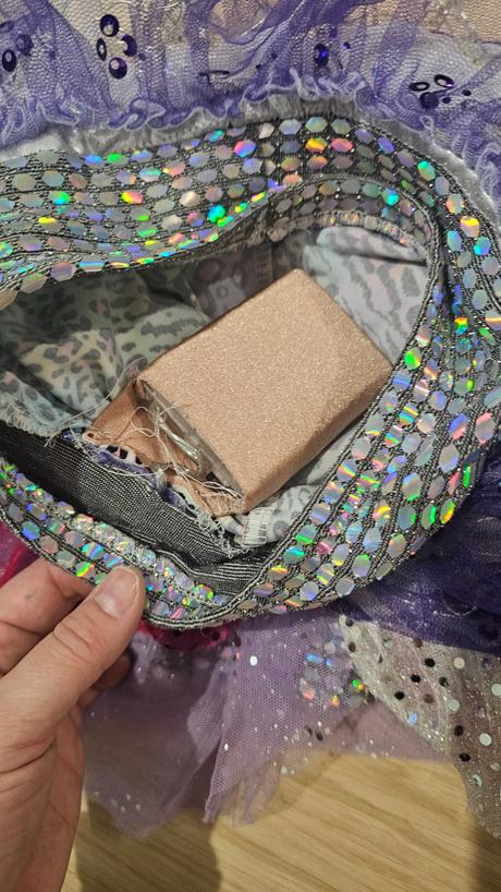 Kostým tanečný, 128