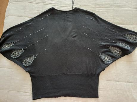 Čierny top s výšivkami, č.m/l, l