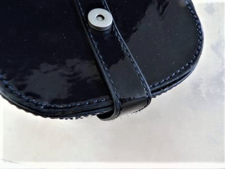 Laková kabelka over cross zara, zara