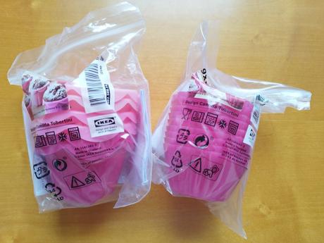 2 bal. silikonovych formiciek na pecenie ikea,