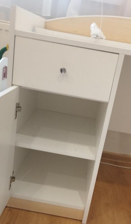 Krásny písací stolík, 