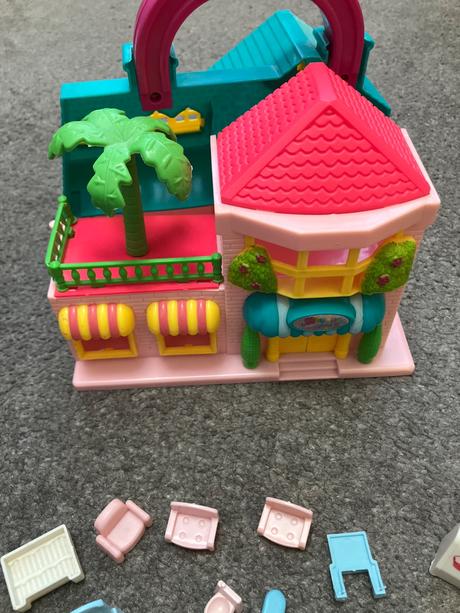 Maly plastovy domcek, 