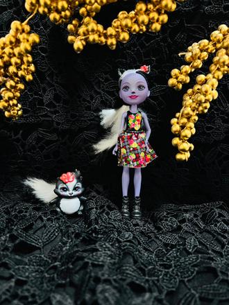 Enchantimals skunk,
