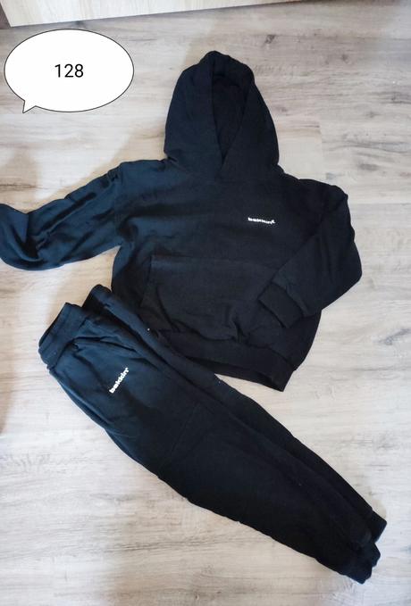 Teplákova súprava, 128