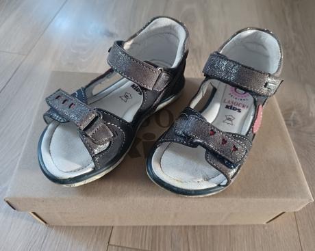 Sandálky, lasocki,24