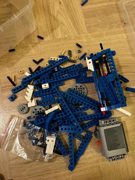 Lego tvorive stavebnice s motorom, 