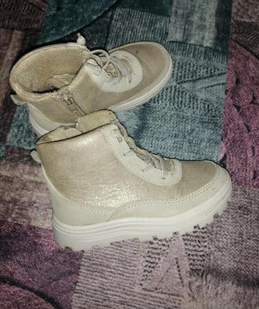 Kotnikove topanka, 25