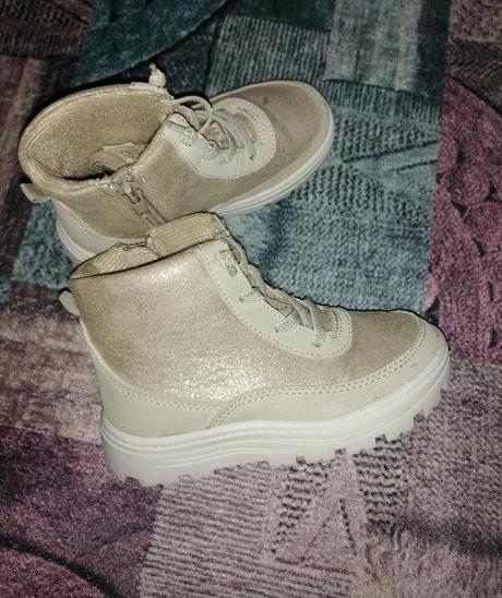 Kotnikove topanka, 25