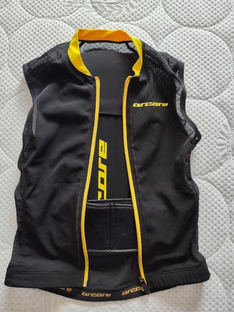 Chranič chrbta xs, 128-140 cm, 