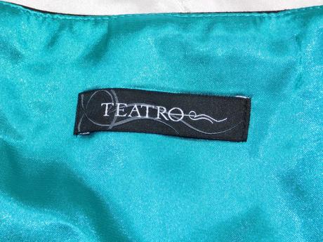 Pekne šaty s odonimatelnymi ramienkami, 46