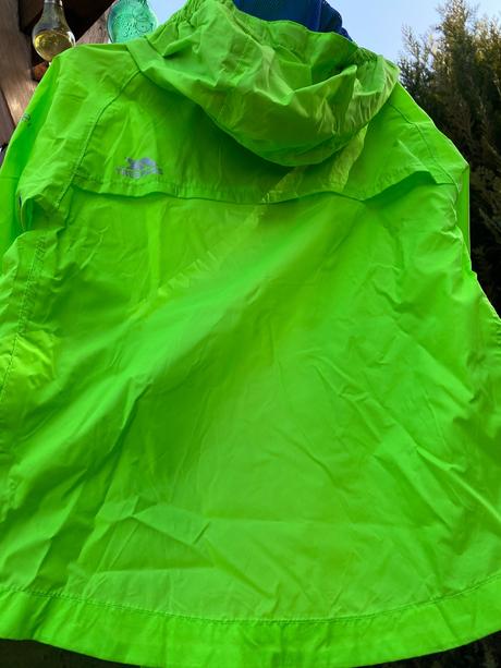 Nepremokavá bundička zn. trespass, 98