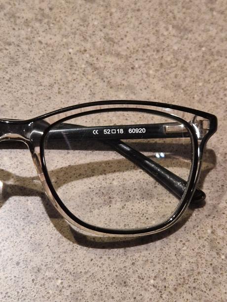 Plastový rám okula,