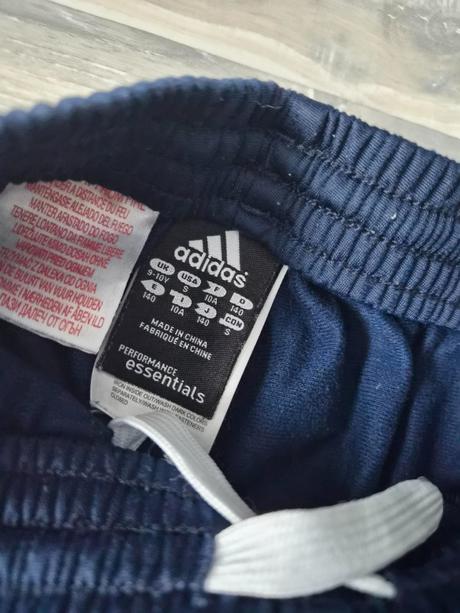 Pekné adidas tepláky, adidas,140